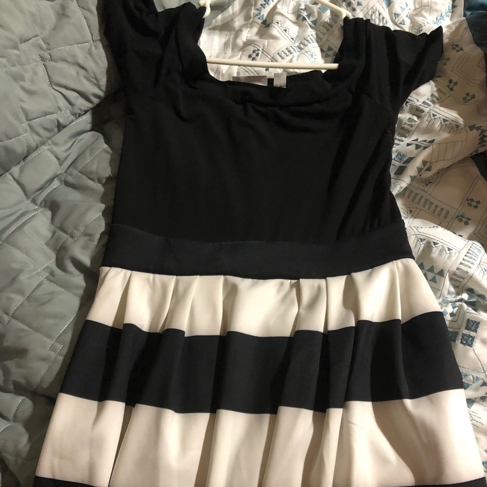 New York and company dress. Black and white